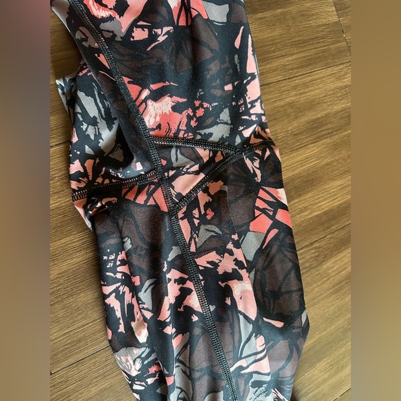 Lululemon High Times Pant Luxtreme
Paint Storm Espresso Multi
W5L95S
Soul Cycle - Picture 7 of 8